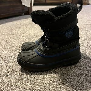 Snow boots
